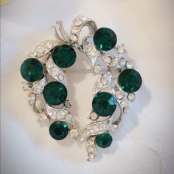 Vintage Jewelry - Vintage LISNER Green Crystal Brooch